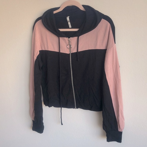 Tresics Sweaters - Color block hoodie